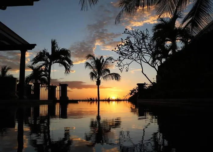 Exclusive Beachfront Private Pool & Bbq
