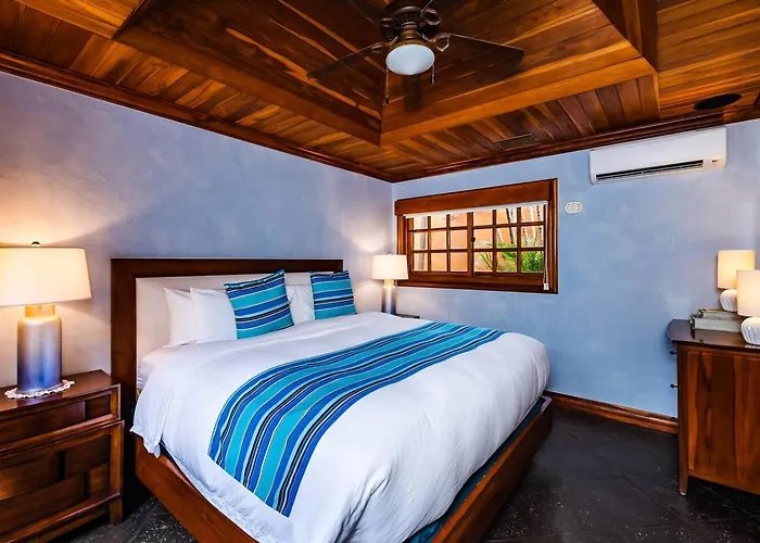 Сasa de vacaciones Exclusive Beachfront Private Pool & Bbq *